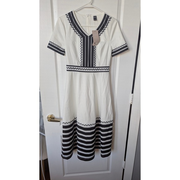 Emery Rose Dresses & Skirts - Emery Rose Womens White Black Graphic Print V-Neck Midi A-Line Dress Small NWT